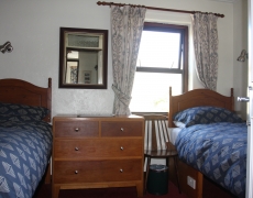 Wraycroft Cottage - twin bedded room. Wraycroft Cottage - twin bedded room.