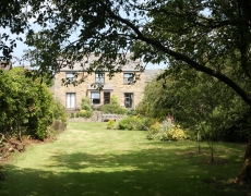 Wraycroft Cottages - Relaxing, shaded garden Wraycroft Cottages - Relaxing, shaded garden