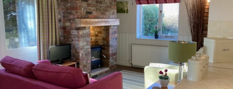 Sleepy Fox Cottage - Living room Sleepy Fox Cottage - Living room