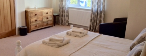Old Mill Holiday Cottages - Goldfinch double bedroom