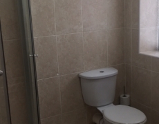 Swaleview - 1 bed apartment - bathroom Swaleview - 1 bed apartment - bathroom