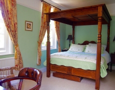 Four poster bed